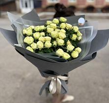 Букет Белые кустовые розы Солинеро в Бокситогорске